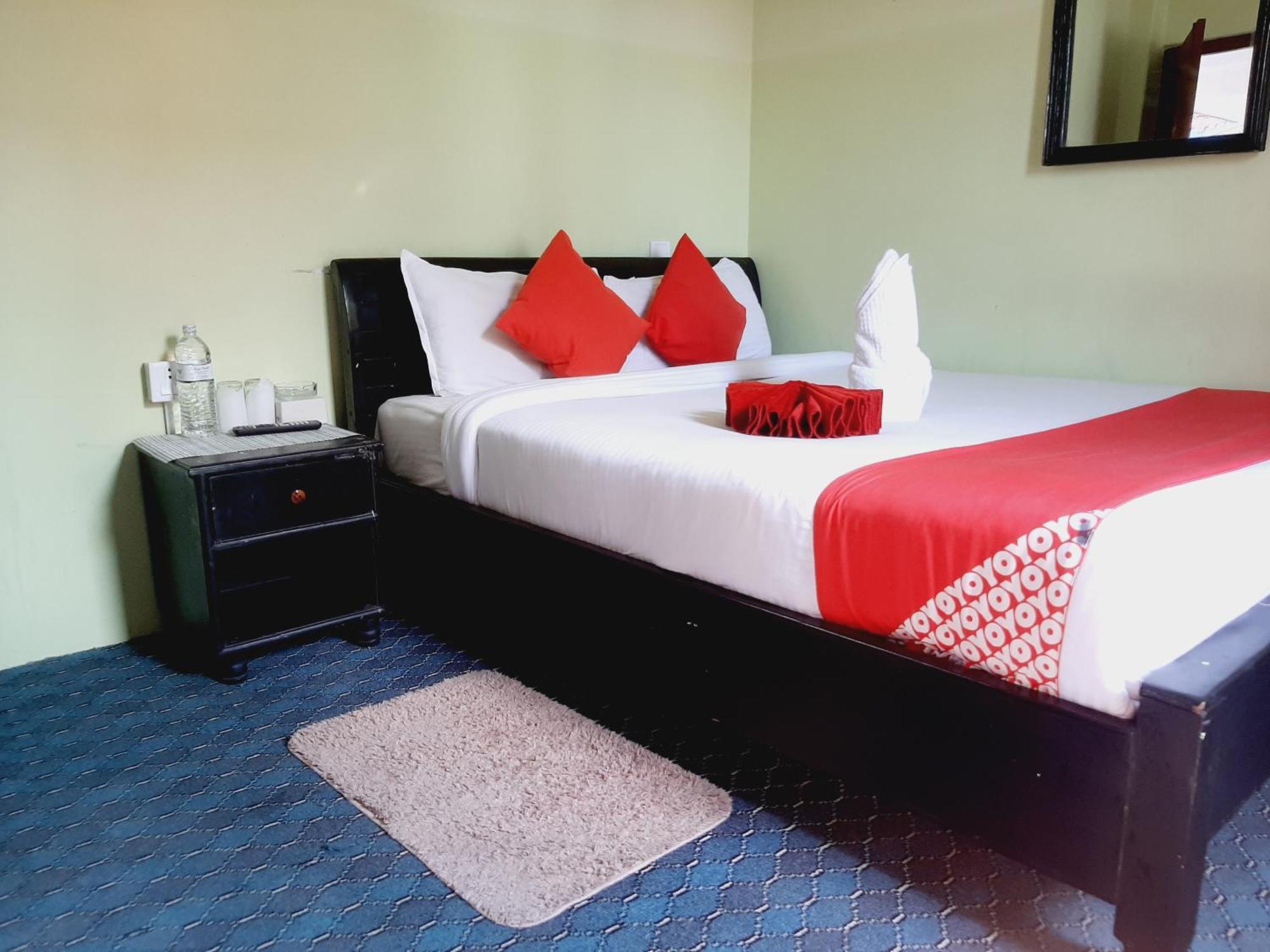 Hotel Lake N Yeti Pokhara Room photo